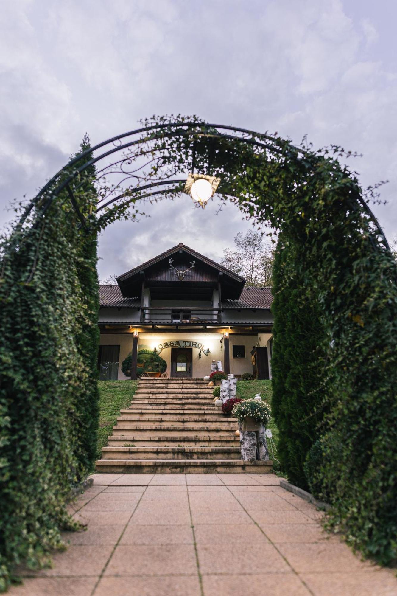 Hotel Casa Tirol Blaj Exterior foto