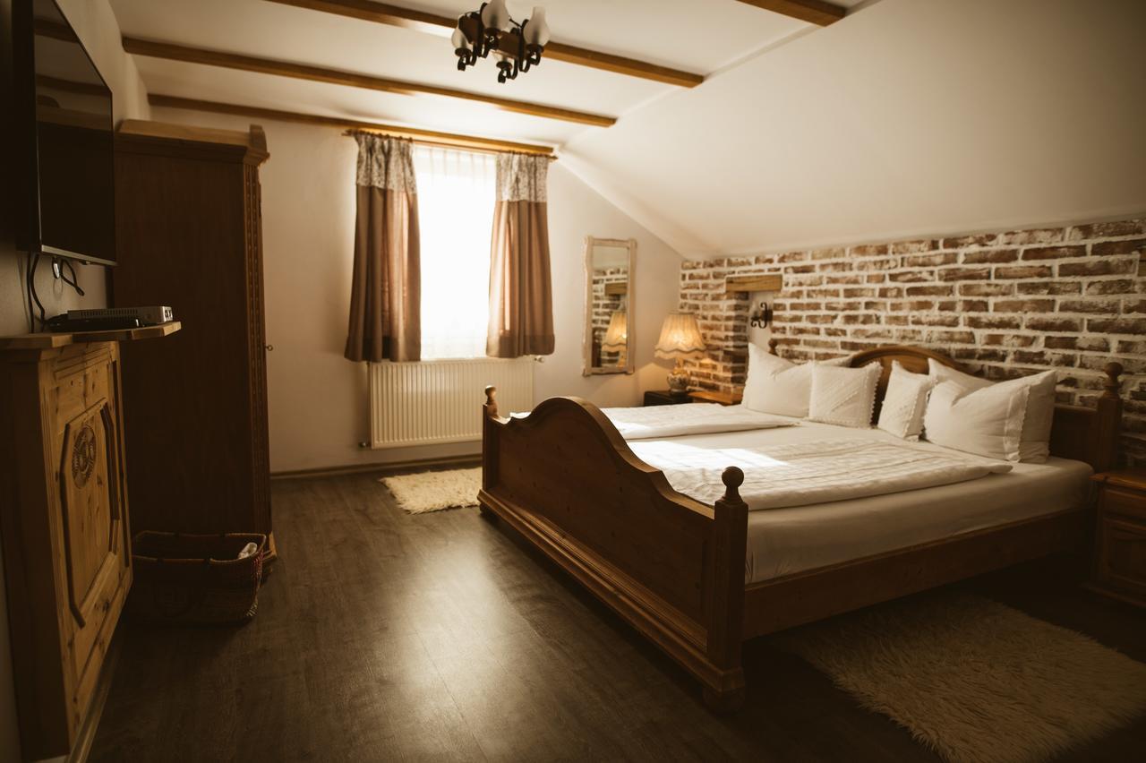 Hotel Casa Tirol Blaj Exterior foto